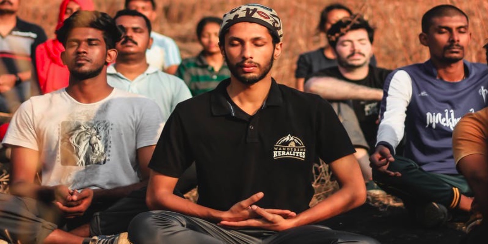 men meditating how to live consciously