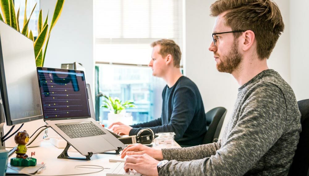 Irodai jóga: Előzd meg a nyak, váll és hátfájdalmakat