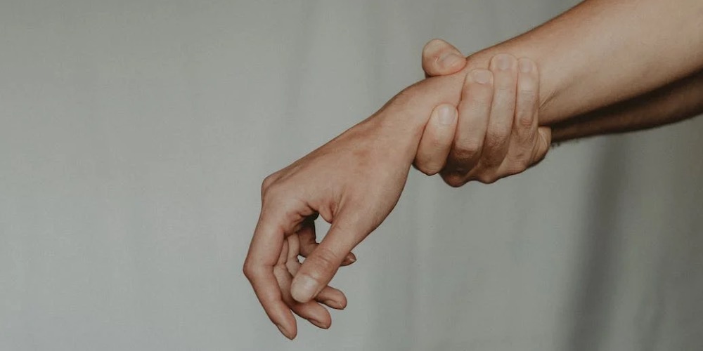 Kéztőalagút szindróma kezelése jógával