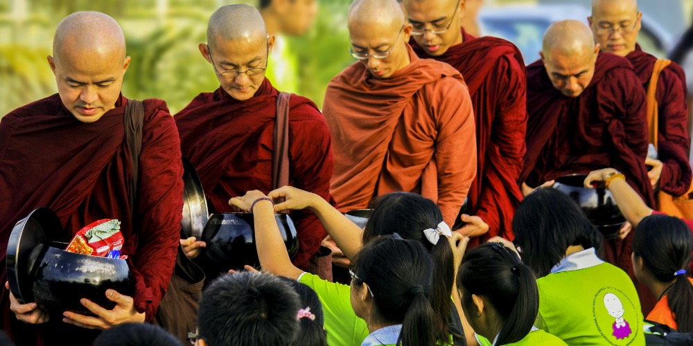 A buddhista szerzetesek táplálkozása