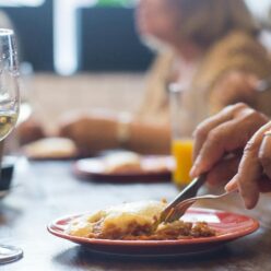 Mit jelent lassan enni? – A tudatos táplálkozás rejtett hatása