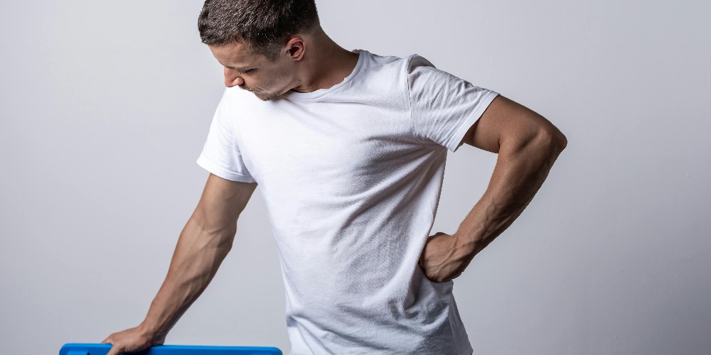 Derékfájás ülőmunka miatt – Okok és megoldás