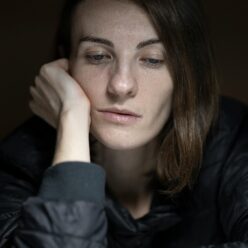 Szorongás testi tünetei – mit jelez a tested valójában?